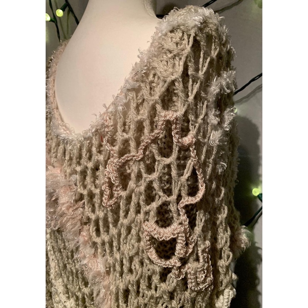 Poncho - Picture 4 of 5